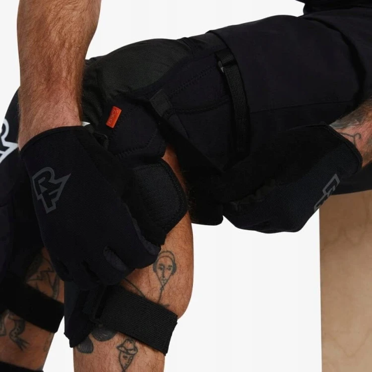 RaceFace Ochraniacze Na Nogi Dla Dorosłych Ambush Czarne Rozmiar S