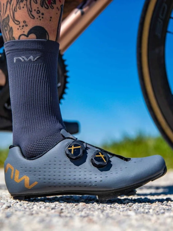Buty wpinane w pedały Northwave Revolution 3 szosowe r. 42