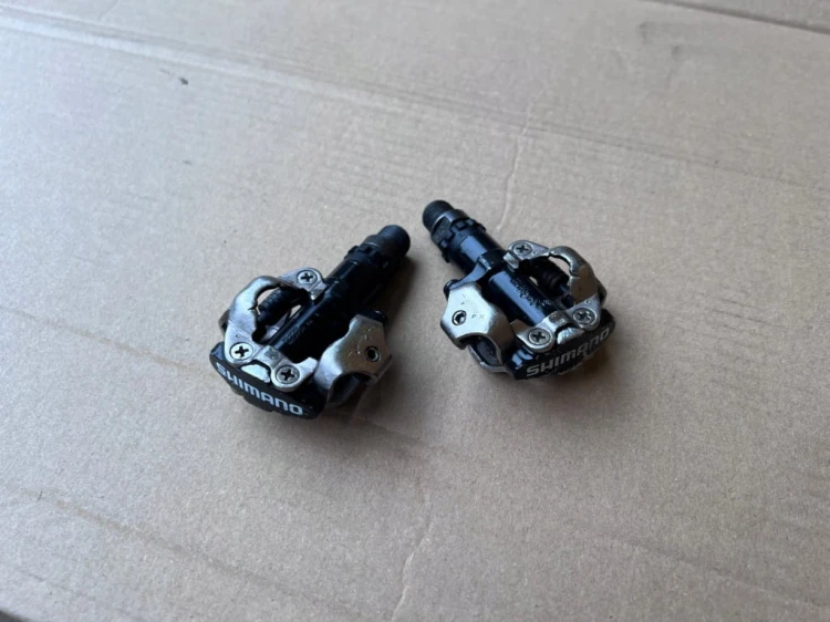 Pedały SPD Shimano PD-M520 MTB czarne + bloki BOX