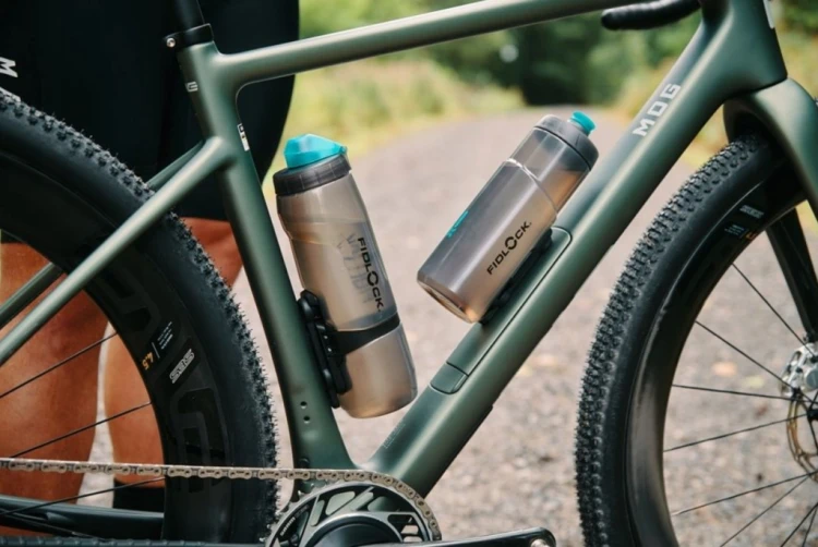 Bidon FIDLOCK TWIST 600 ml Antybakteryjny + Szary, Łącznik – Bez Bazy