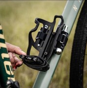 Koszyk na bidon Lezyne TUBELESS FLOW STORAGE CAGE czarny zestaw